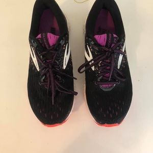 Brooks Shoes - Brooks Women’s Glycerins size 6 Brooks Shoes - Brooks Women’s Glycerins size 6